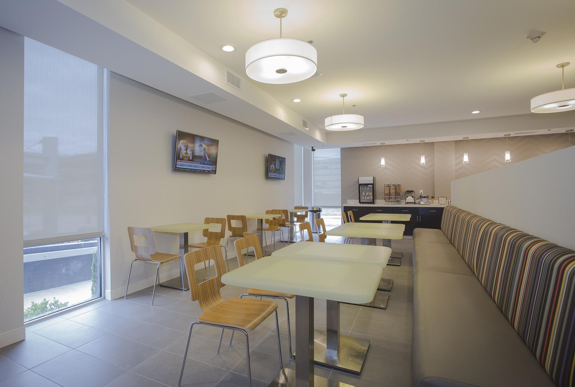 La Quinta Inn & Suites By Wyndham Tulsa Downtown - Route 66 Εξωτερικό φωτογραφία