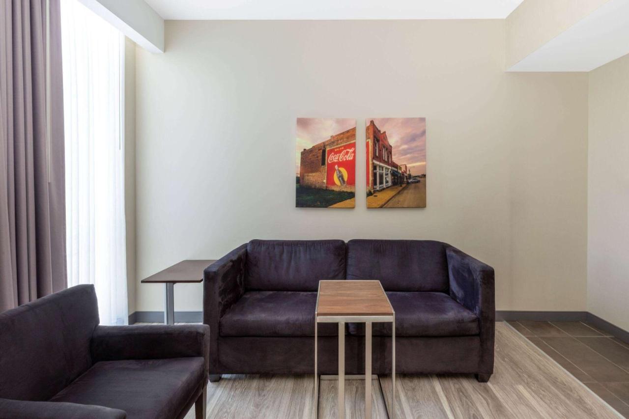 La Quinta Inn & Suites By Wyndham Tulsa Downtown - Route 66 Εξωτερικό φωτογραφία