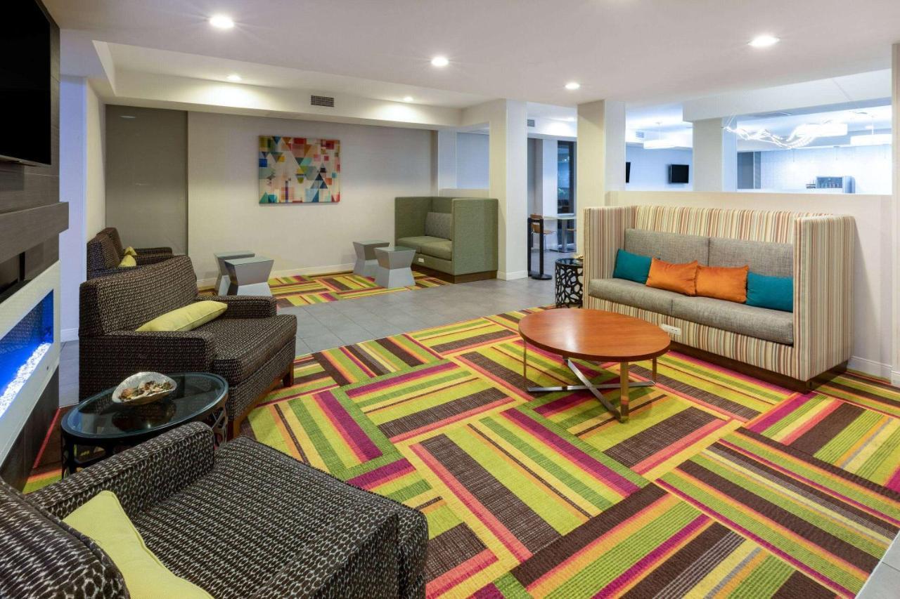 La Quinta Inn & Suites By Wyndham Tulsa Downtown - Route 66 Εξωτερικό φωτογραφία