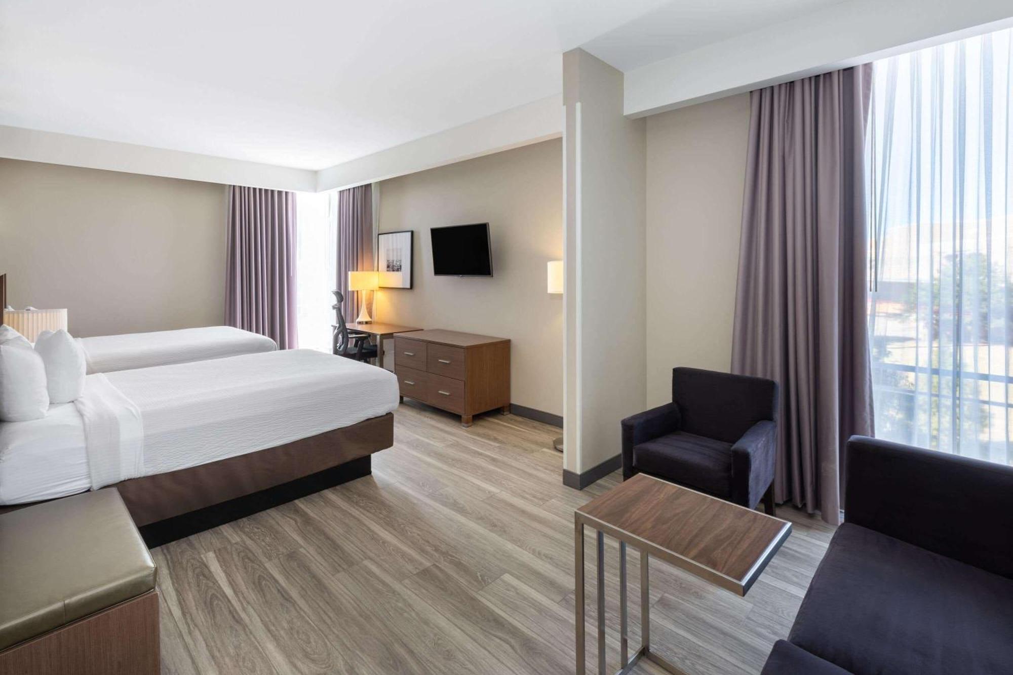 La Quinta Inn & Suites By Wyndham Tulsa Downtown - Route 66 Εξωτερικό φωτογραφία